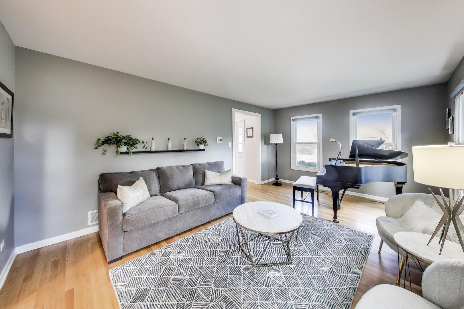 2608 N Wilshire Lane, Arlington Heights, IL 60004