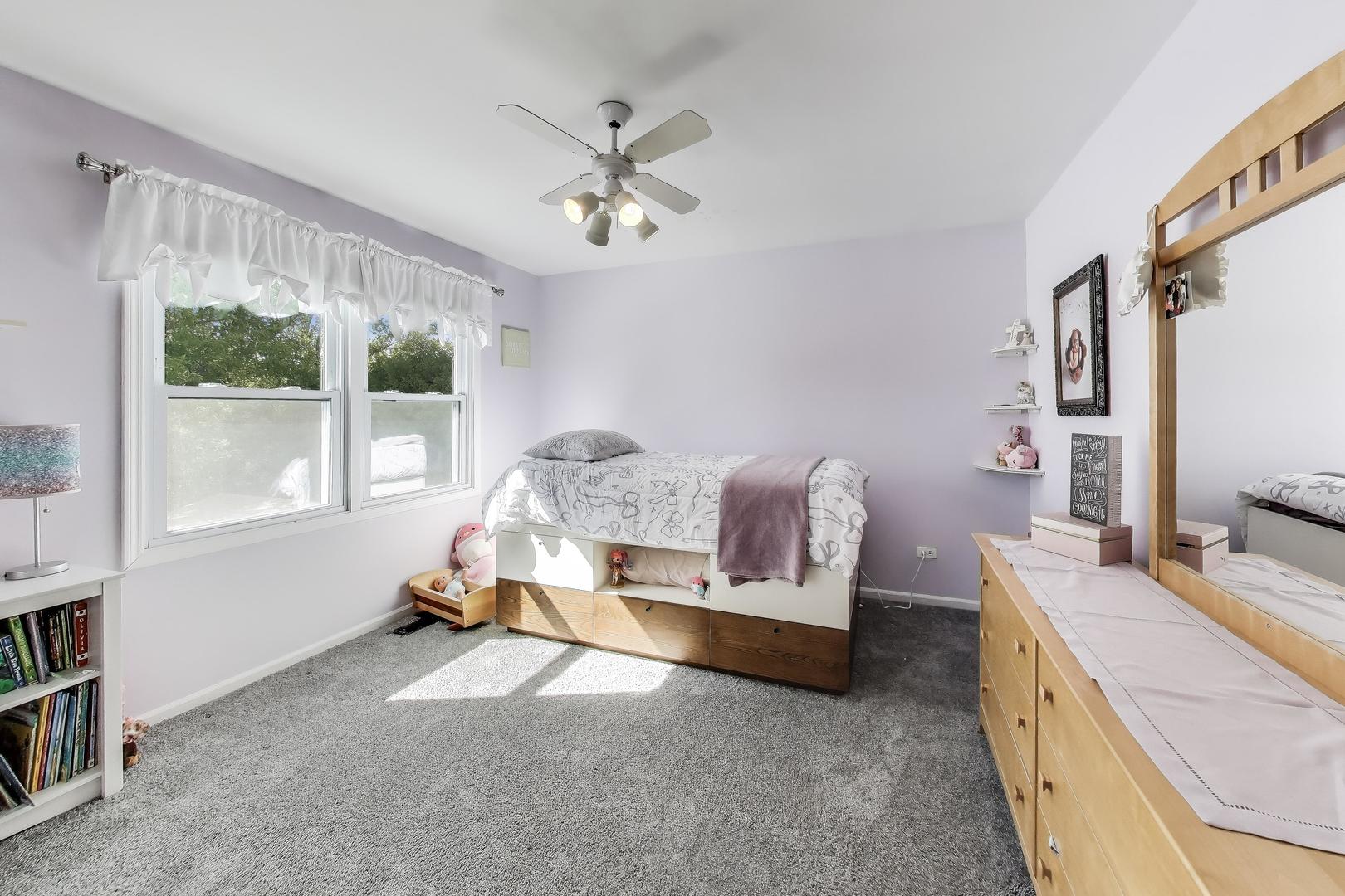 2608 N Wilshire Lane, Arlington Heights, IL 60004