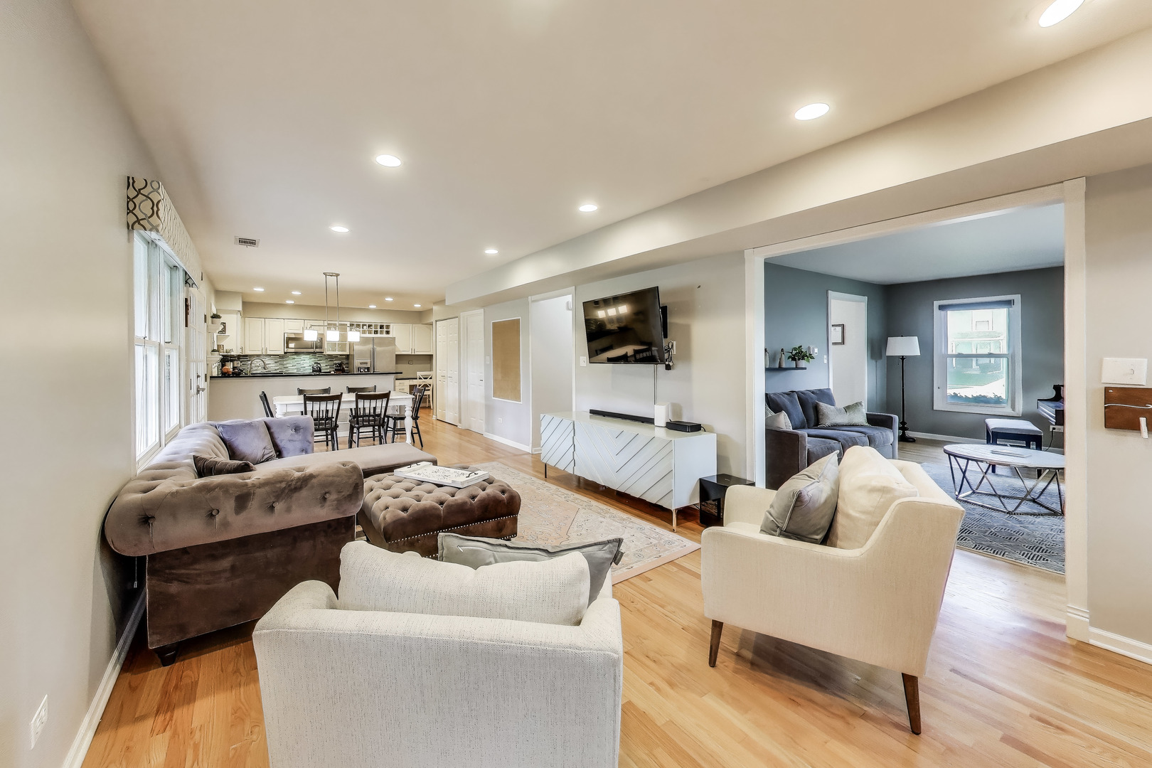 2608 N Wilshire Lane, Arlington Heights, IL 60004