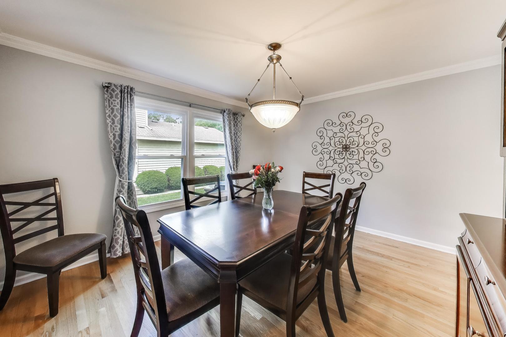 2608 N Wilshire Lane, Arlington Heights, IL 60004