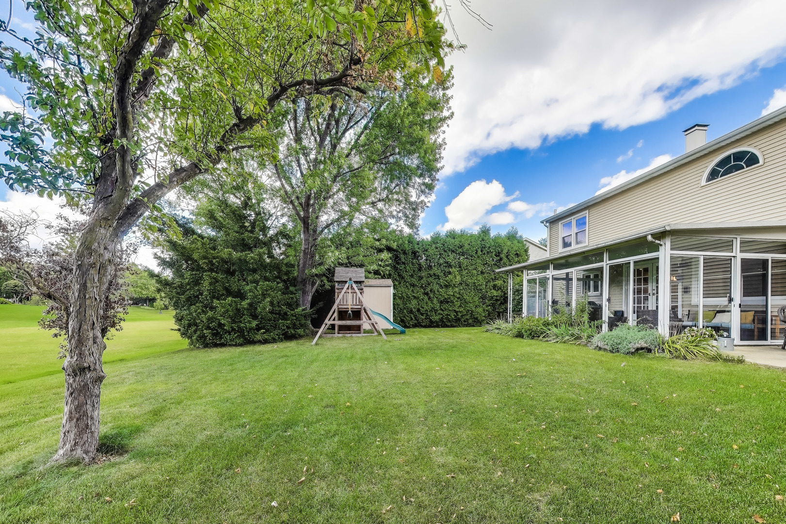 2608 N Wilshire Lane, Arlington Heights, IL 60004