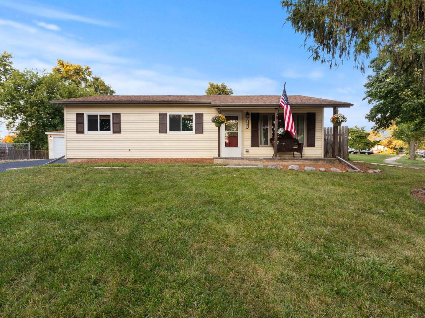 233 Malibu Drive, Bolingbrook, IL 60440