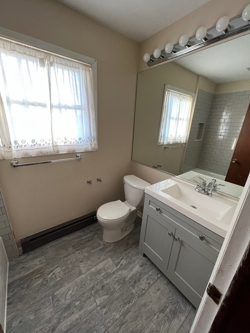 11-13 W Anchor Road, Oswego, IL 60543