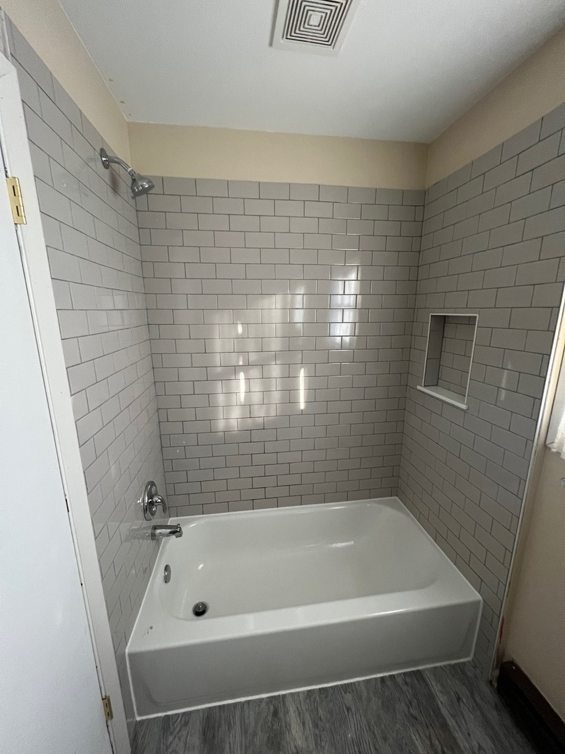 11-13 W Anchor Road, Oswego, IL 60543