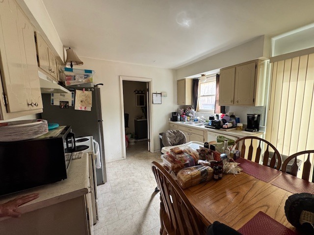 11-13 W Anchor Road, Oswego, IL 60543