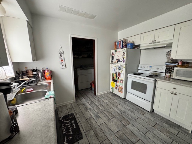 11-13 W Anchor Road, Oswego, IL 60543