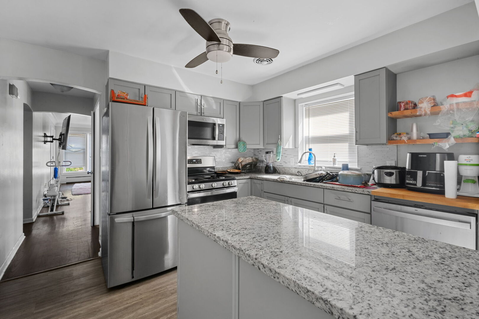 8556 S Yates Boulevard, Chicago, IL 60617