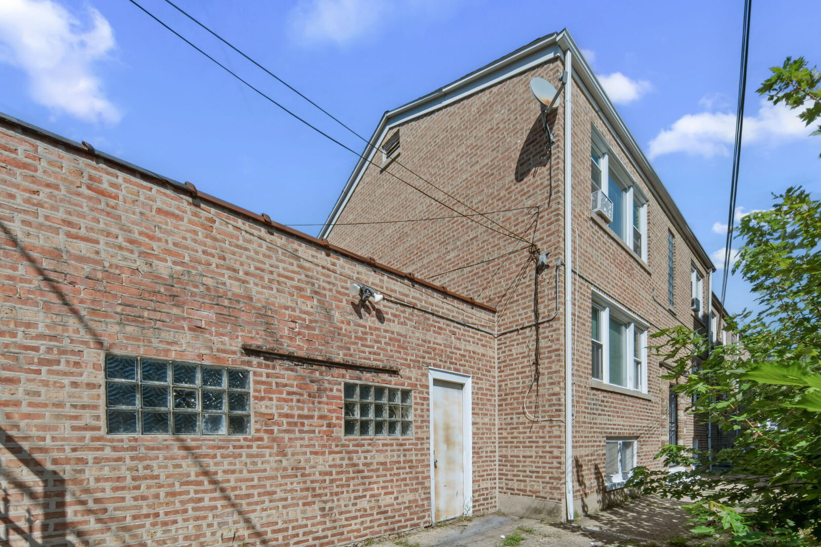 8556 S Yates Boulevard, Chicago, IL 60617