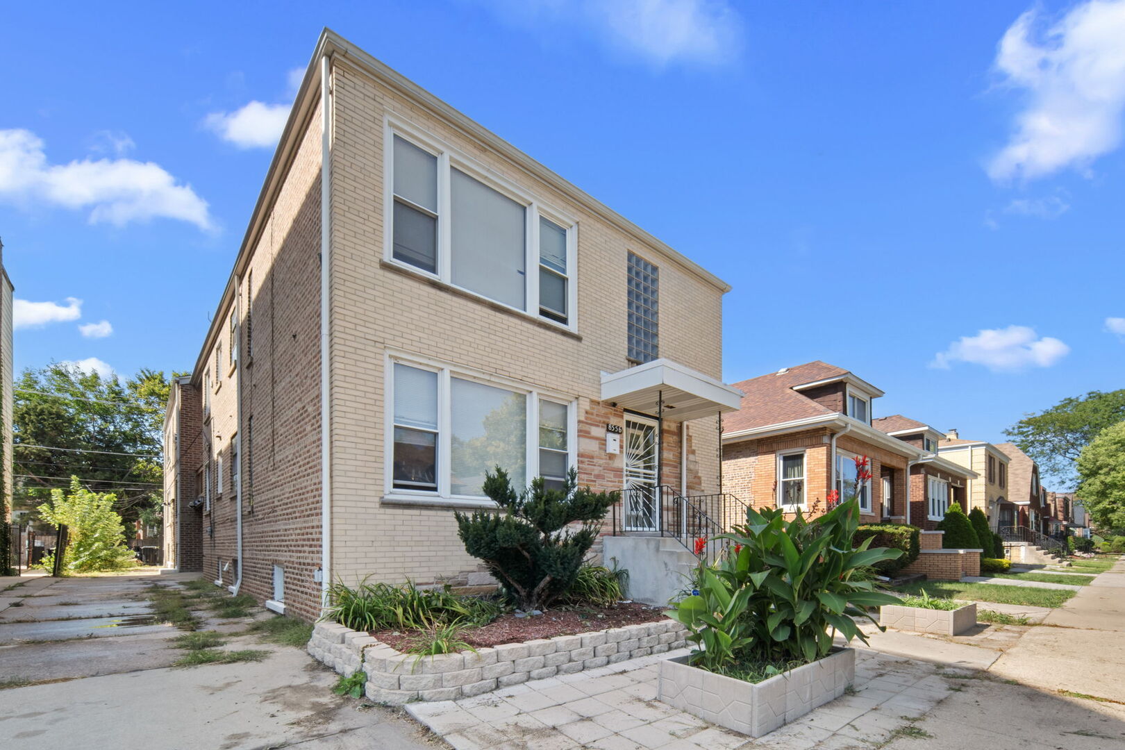 8556 S Yates Boulevard, Chicago, IL 60617