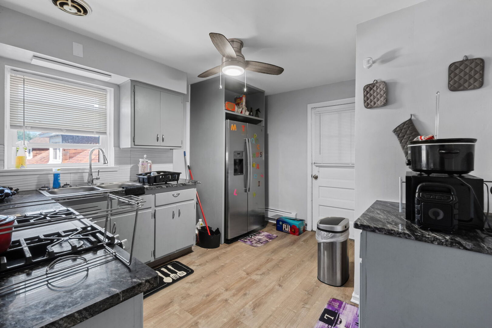 8556 S Yates Boulevard, Chicago, IL 60617