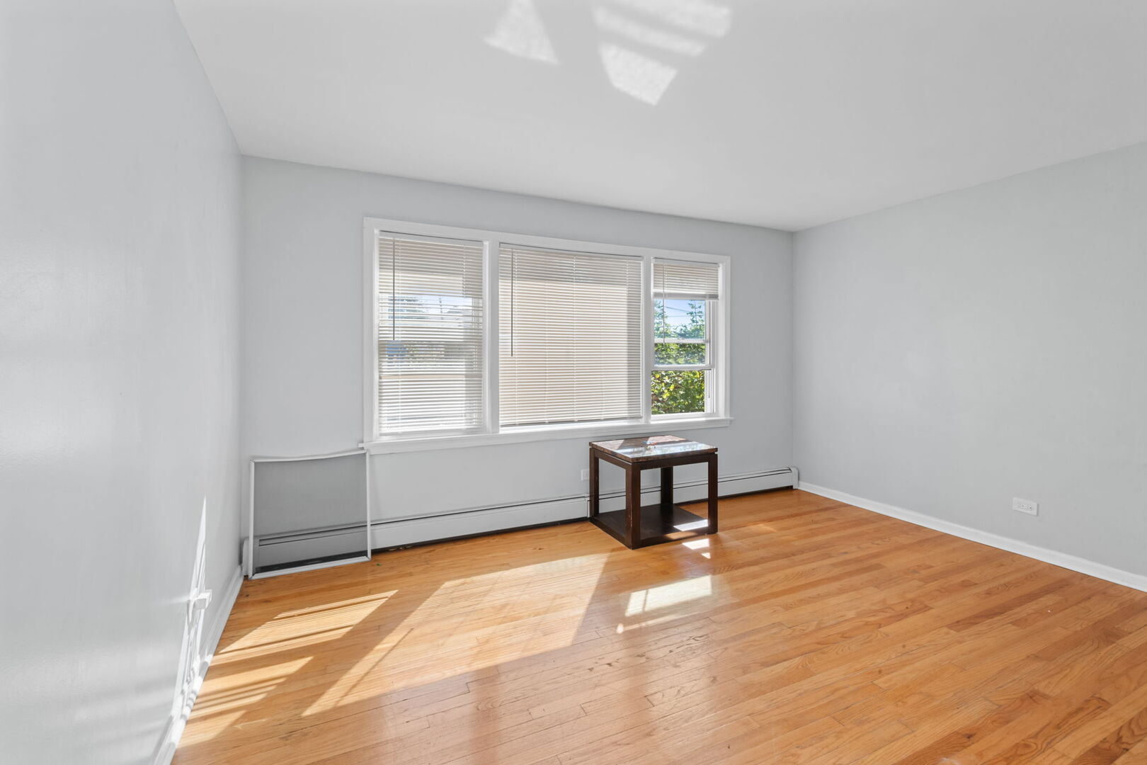 8556 S Yates Boulevard, Chicago, IL 60617