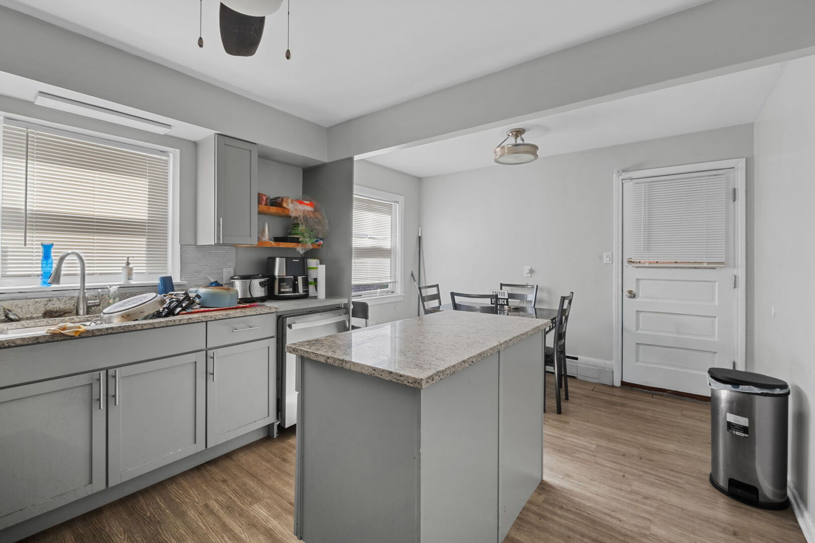 8556 S Yates Boulevard, Chicago, IL 60617