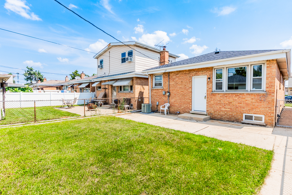 5018 Forster Avenue, Schiller Park, IL 60176