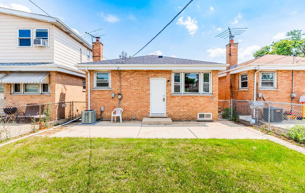 5018 Forster Avenue, Schiller Park, IL 60176