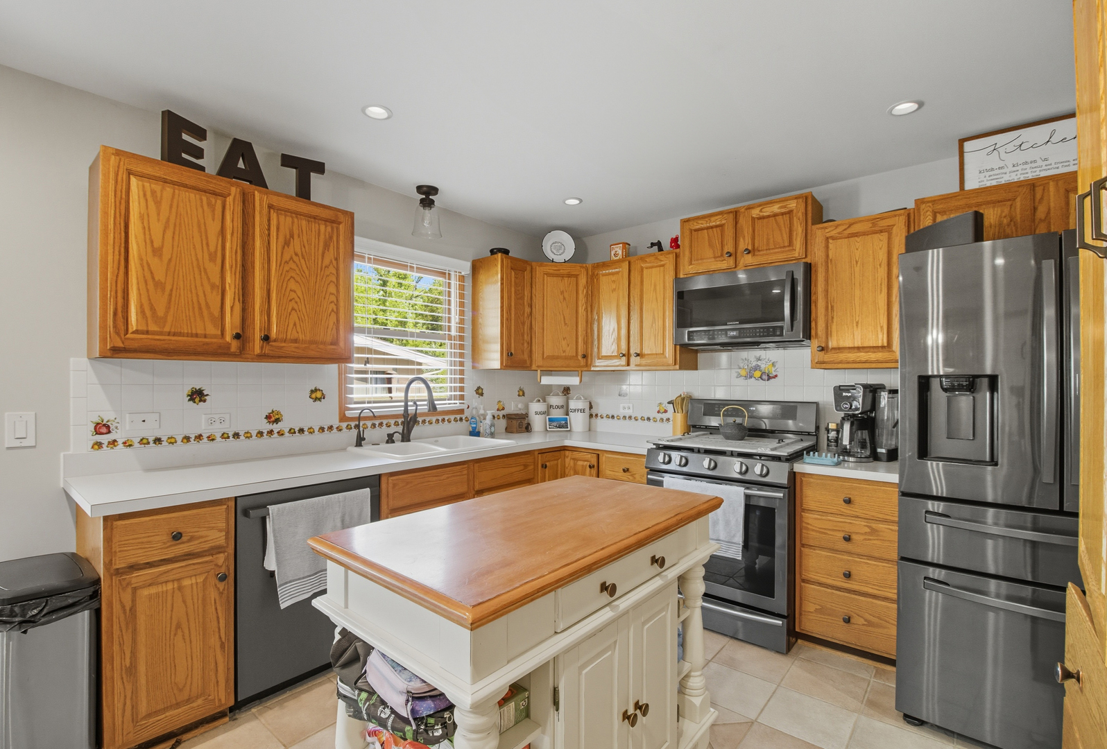 10304 Wilmette Avenue, Algonquin, IL 60102