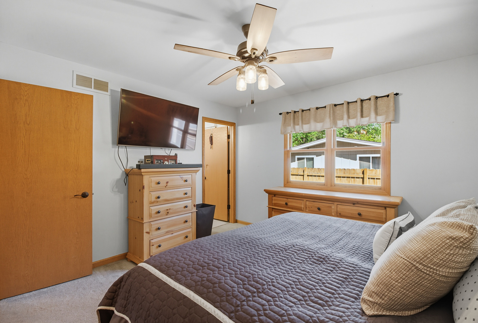 10304 Wilmette Avenue, Algonquin, IL 60102
