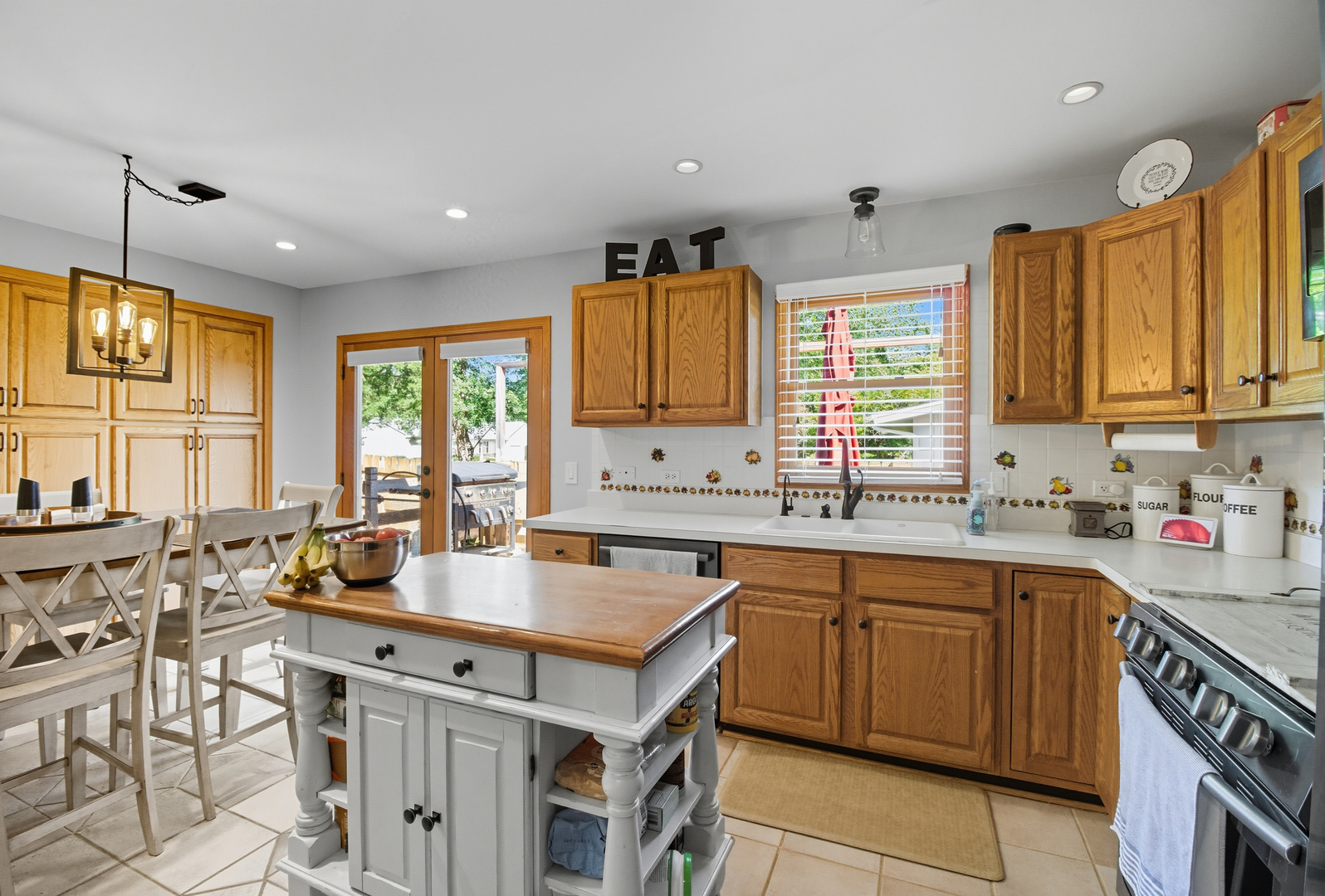 10304 Wilmette Avenue, Algonquin, IL 60102