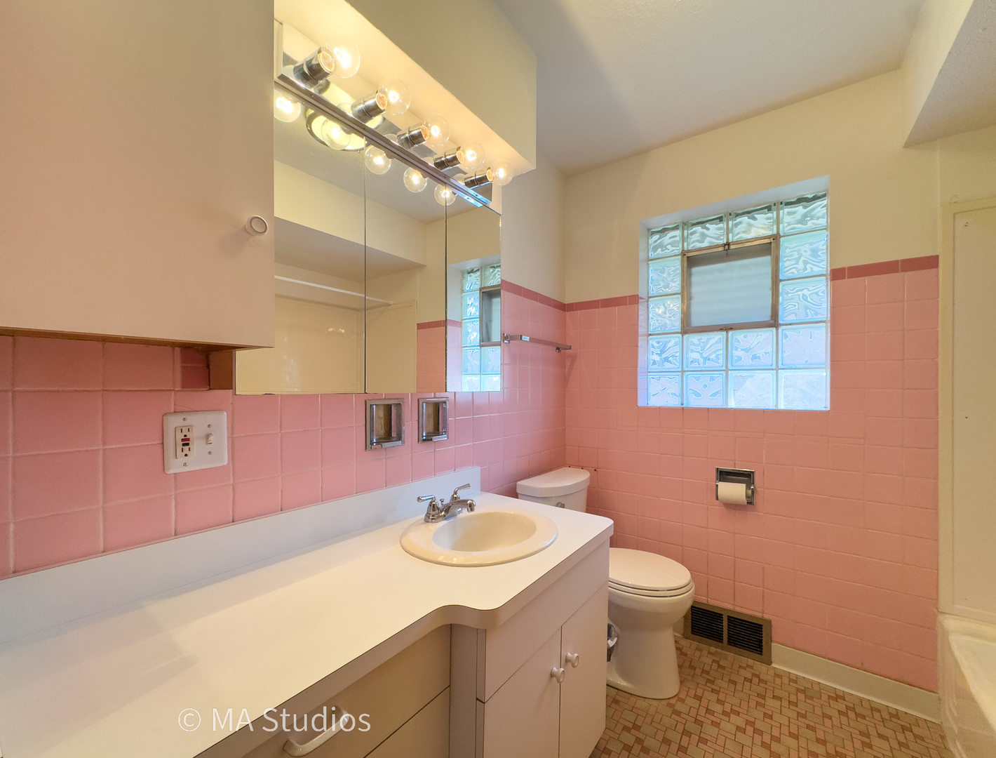 7204 W Myrtle Avenue, Chicago, IL 60631
