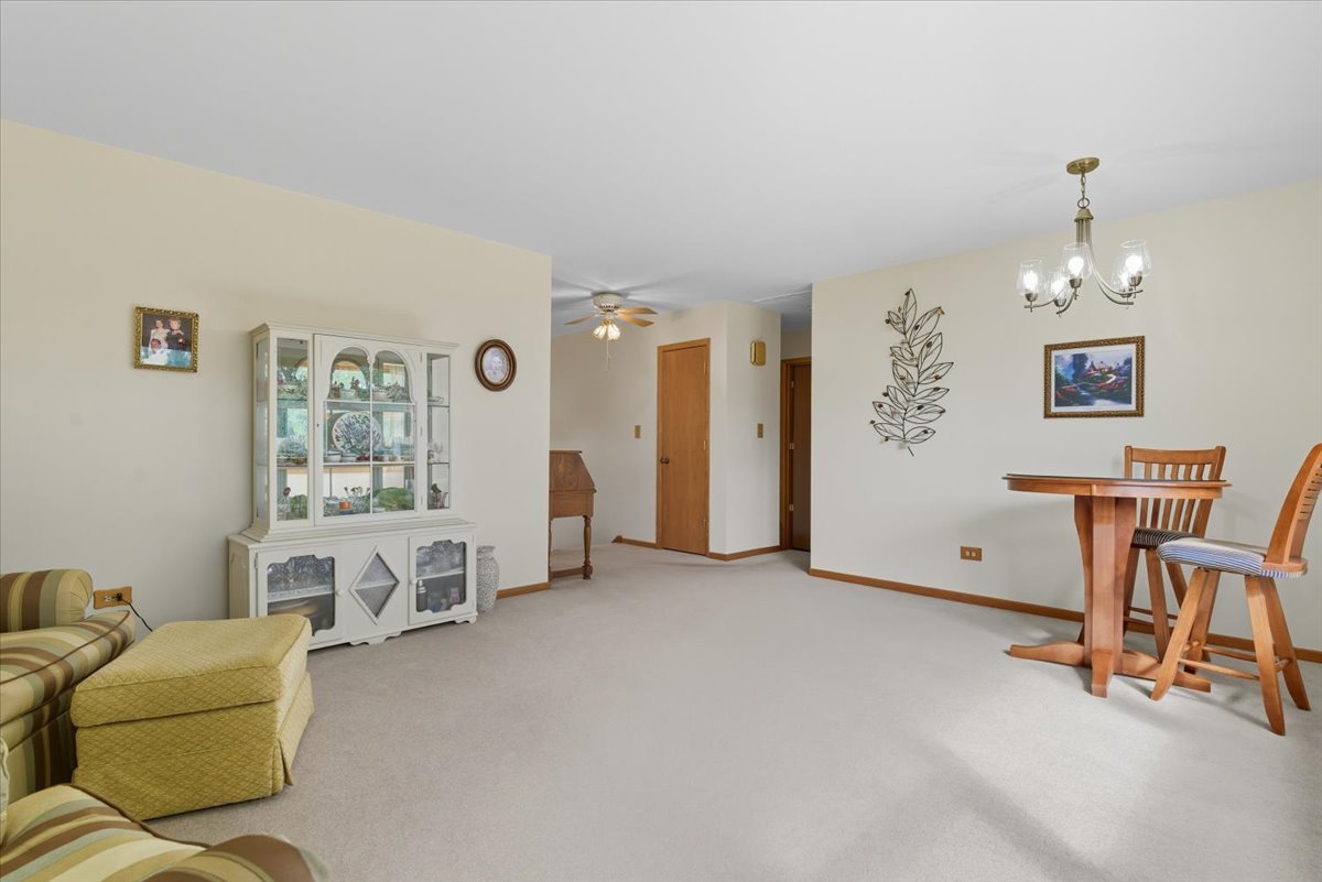 851 Glenview Avenue, Mundelein, IL 60060