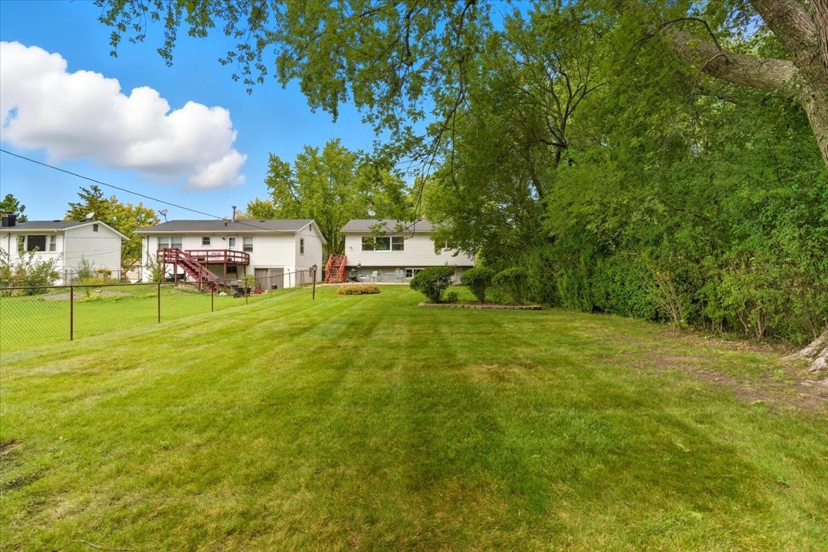851 Glenview Avenue, Mundelein, IL 60060