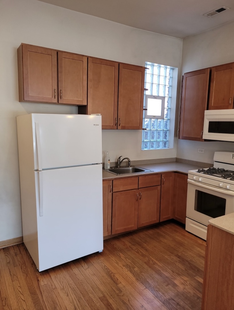 2350 W Grand Avenue #3F, Chicago, IL 60622