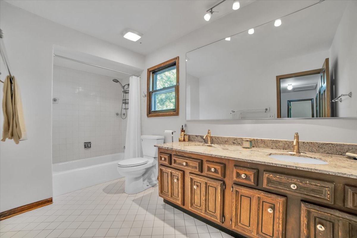 2604 Mill Creek Lane, Rolling Meadows, IL 60008