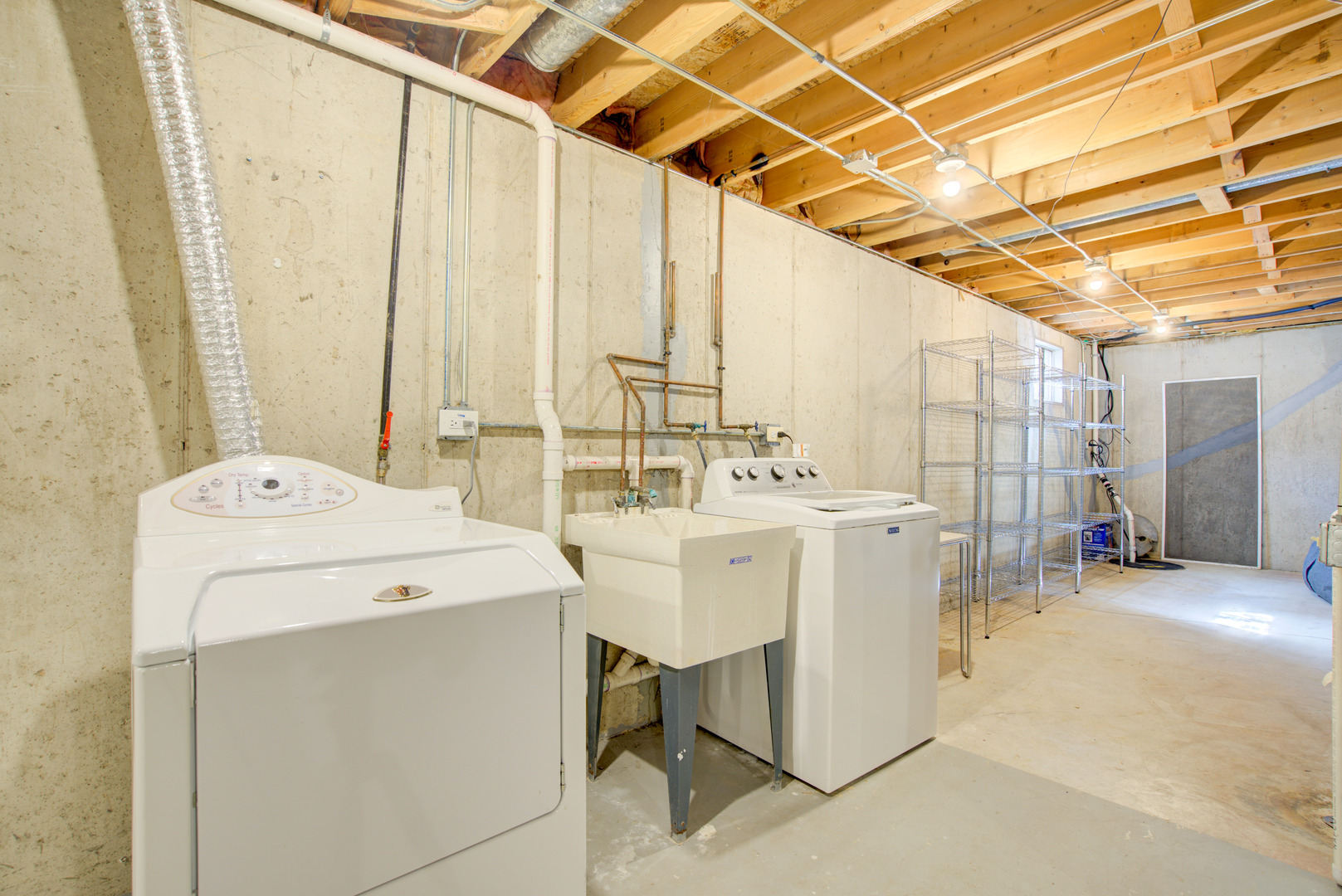 1035 NEWCASTLE Lane, Aurora, IL 60506