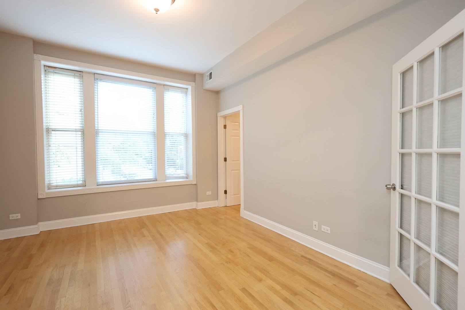 1026 W Roscoe Street #2, Chicago, IL 60657