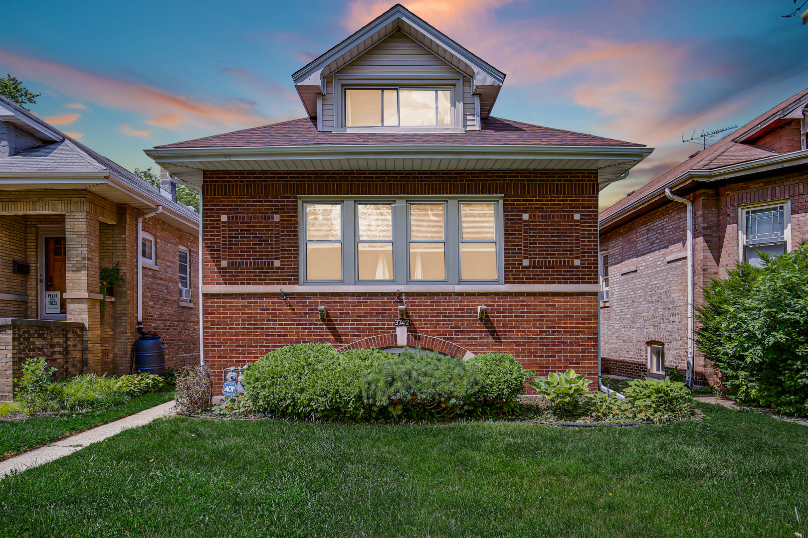 3742 Clinton Avenue, Berwyn, IL 60402