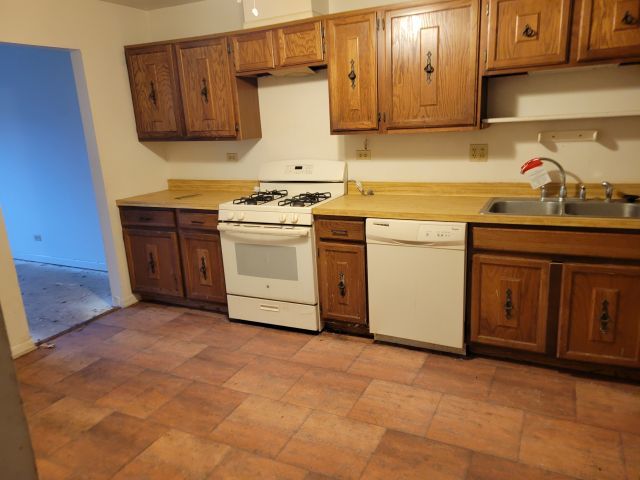 888 Swan Boulevard, Deerfield, IL 60015