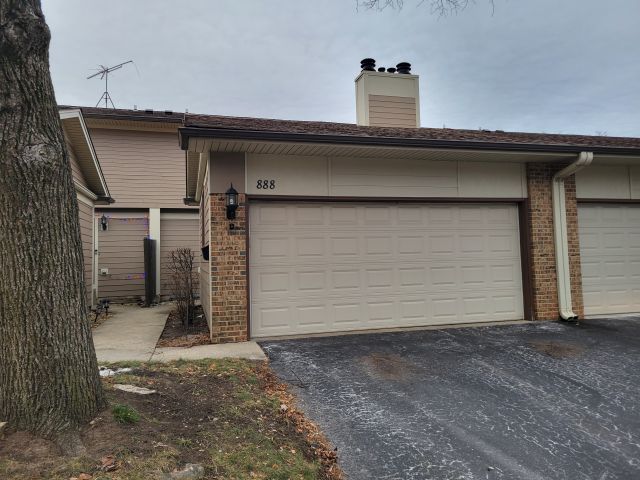 888 Swan Boulevard, Deerfield, IL 60015