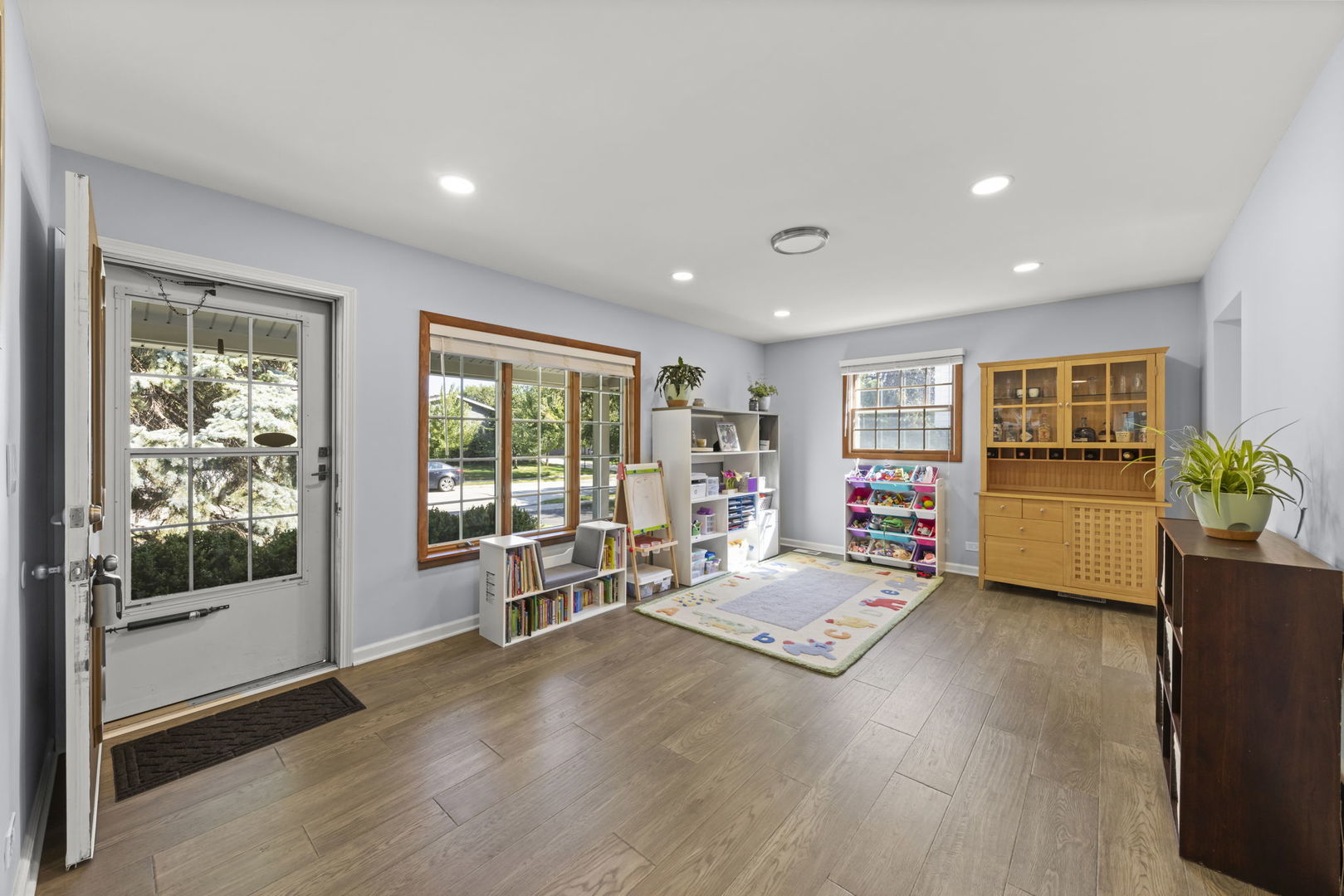 490 N Chatham Avenue, Villa Park, IL 60181