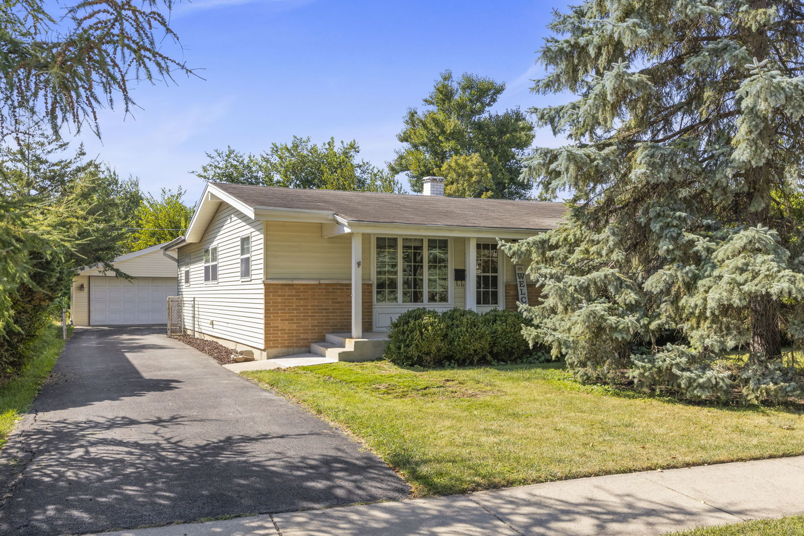 490 N Chatham Avenue, Villa Park, IL 60181