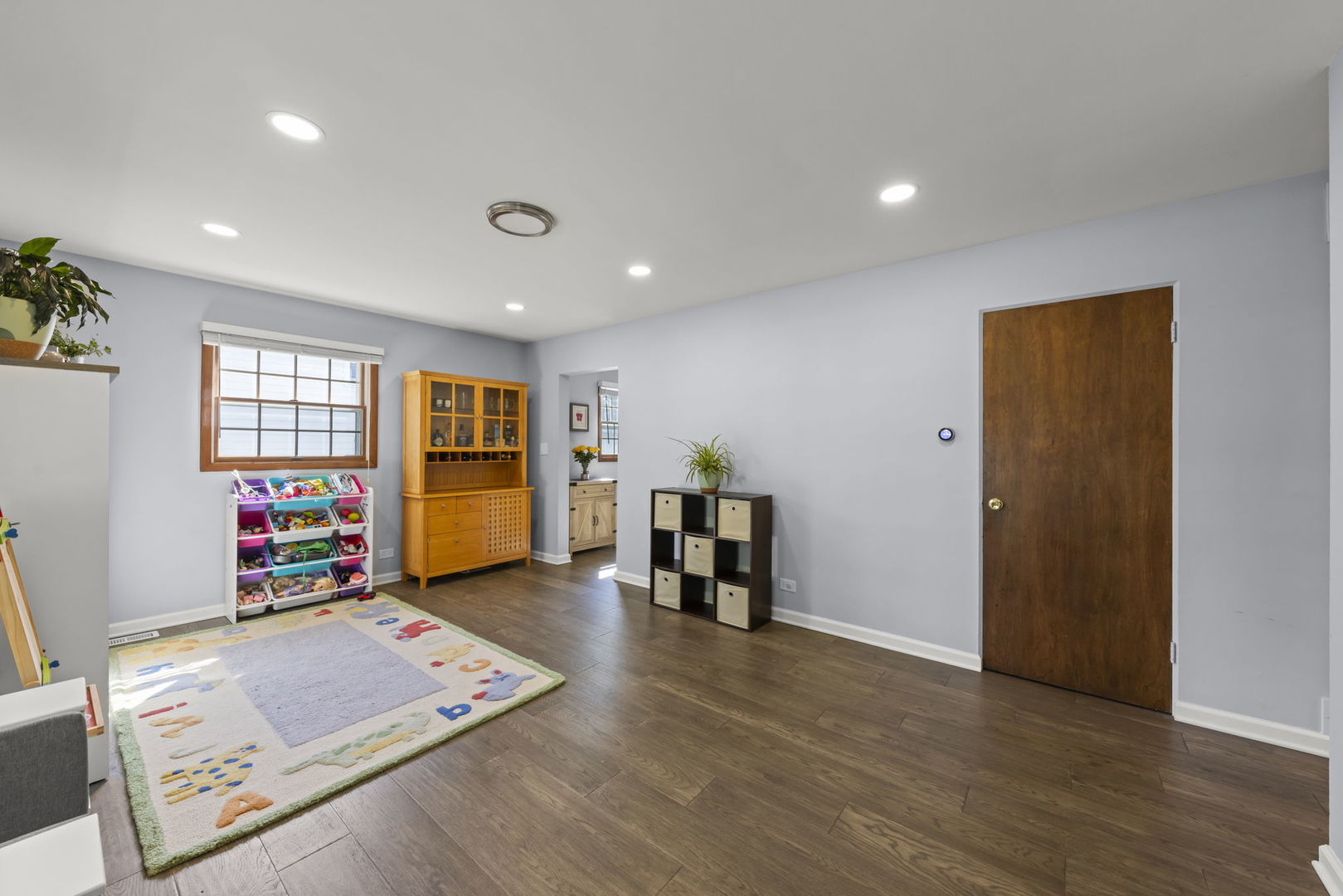 490 N Chatham Avenue, Villa Park, IL 60181