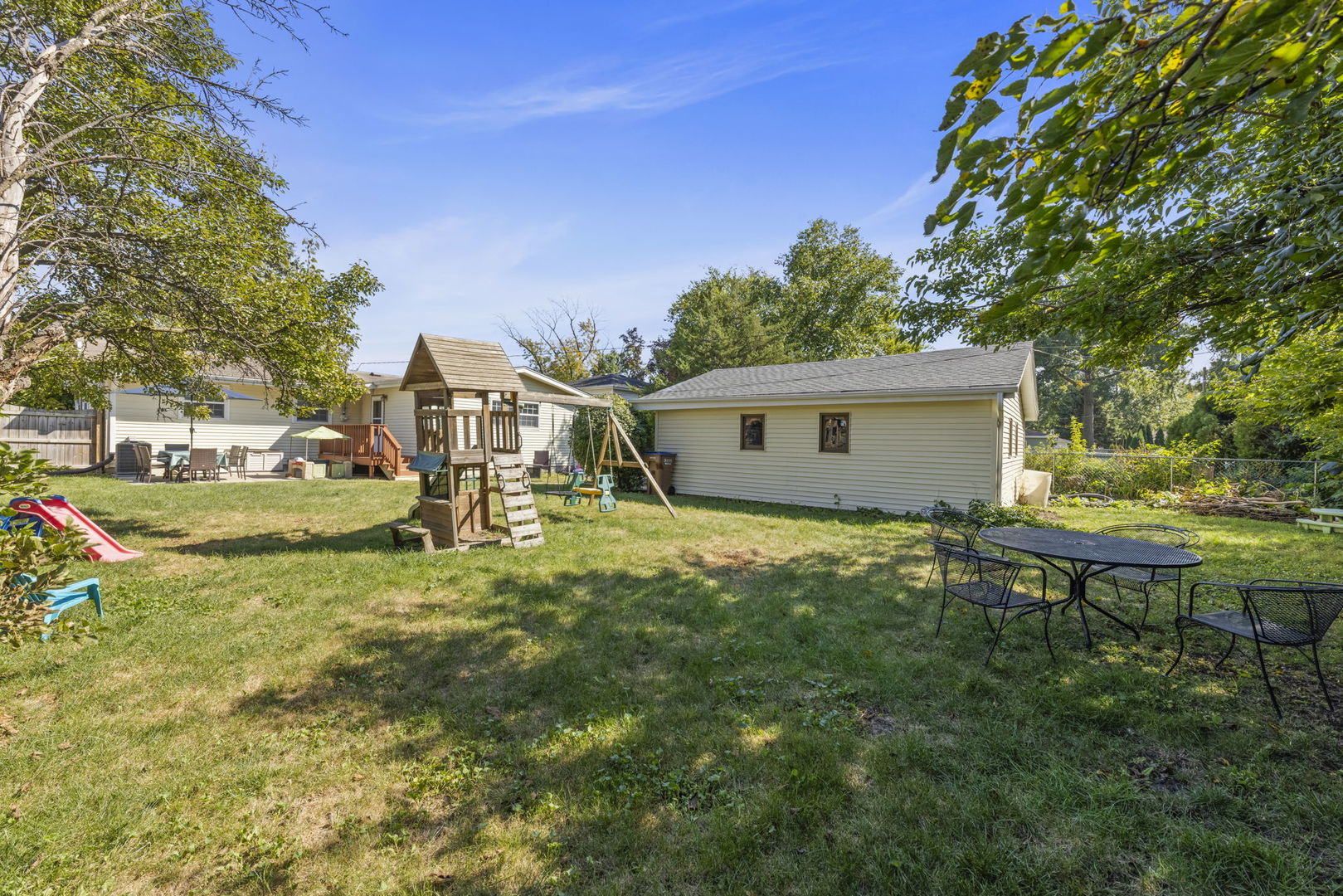 490 N Chatham Avenue, Villa Park, IL 60181