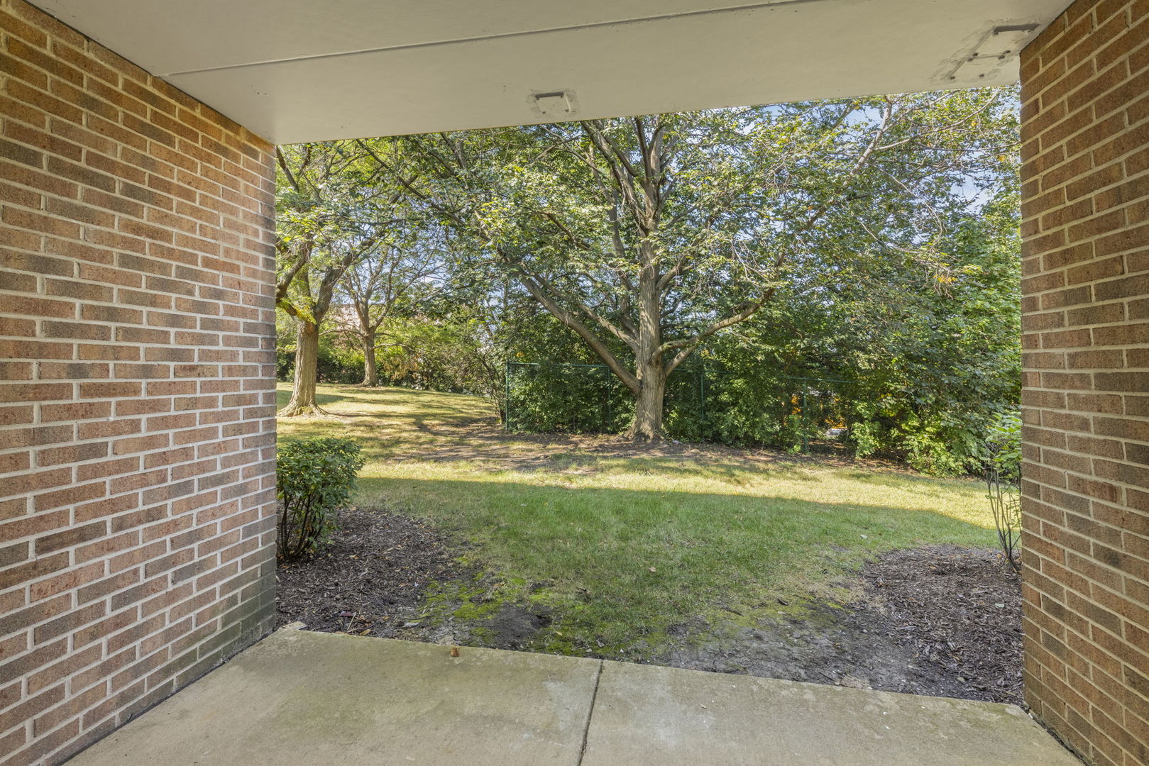 8202 Piers Drive #1302, Woodridge, IL 60517