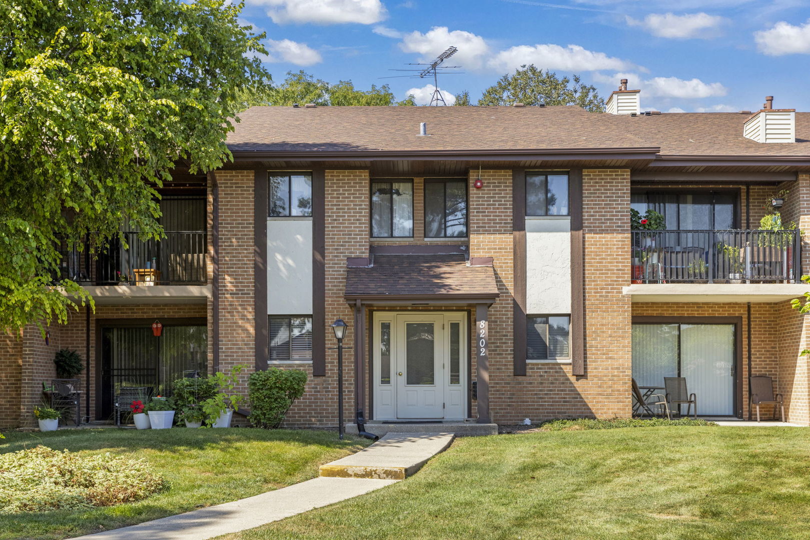 8202 Piers Drive #1302, Woodridge, IL 60517