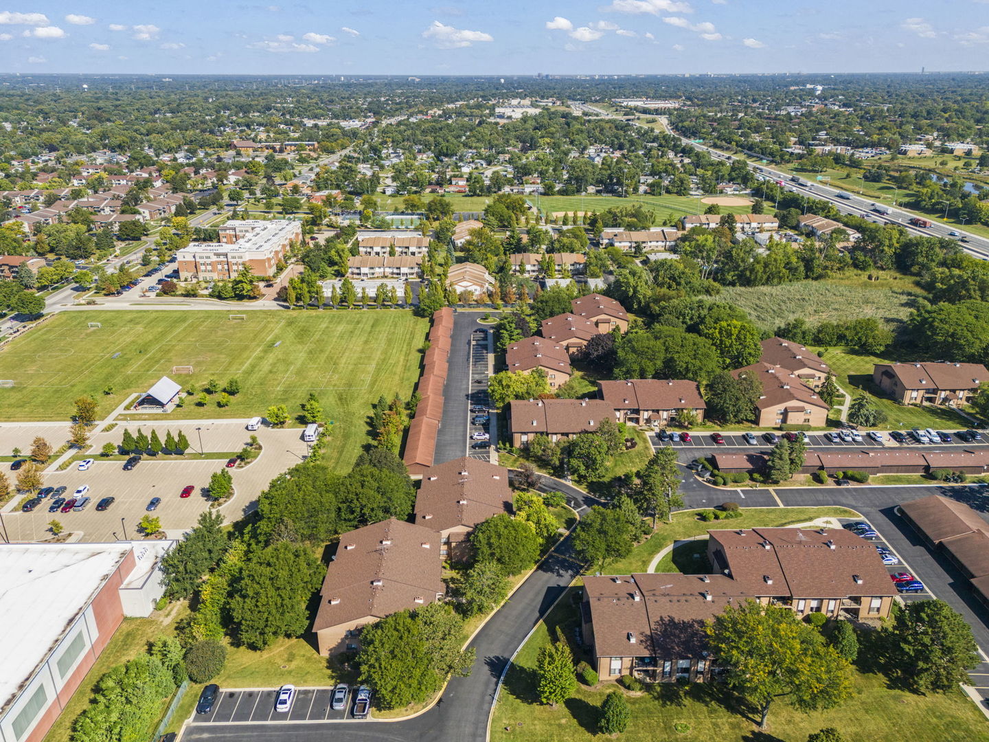 8202 Piers Drive #1302, Woodridge, IL 60517