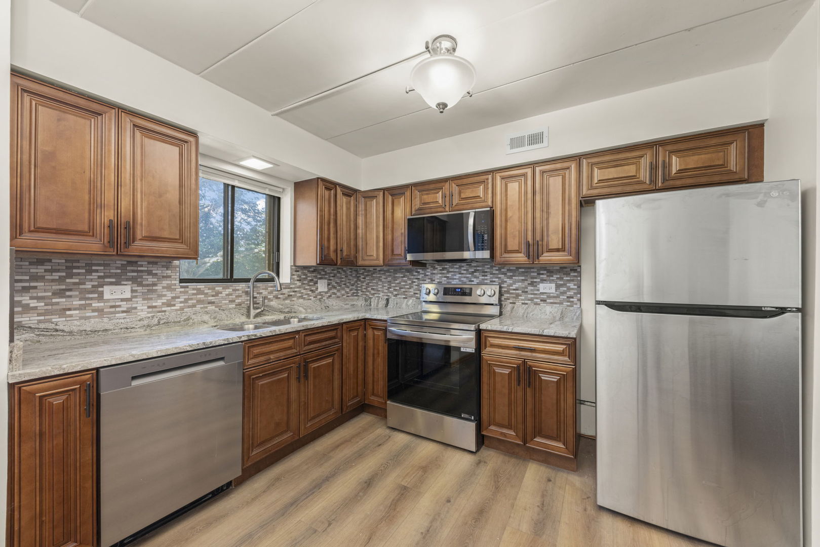 8202 Piers Drive #1302, Woodridge, IL 60517