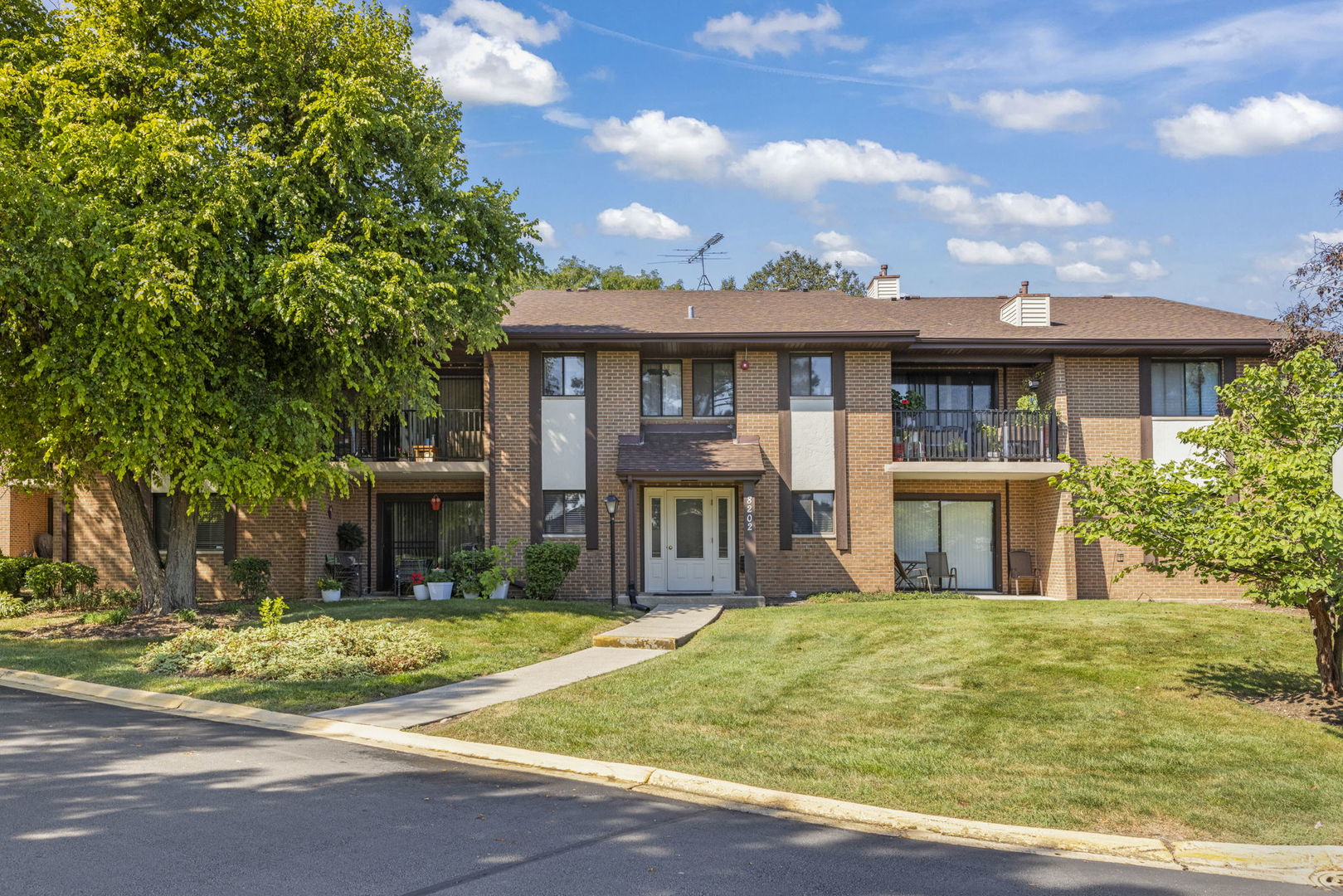 8202 Piers Drive #1302, Woodridge, IL 60517