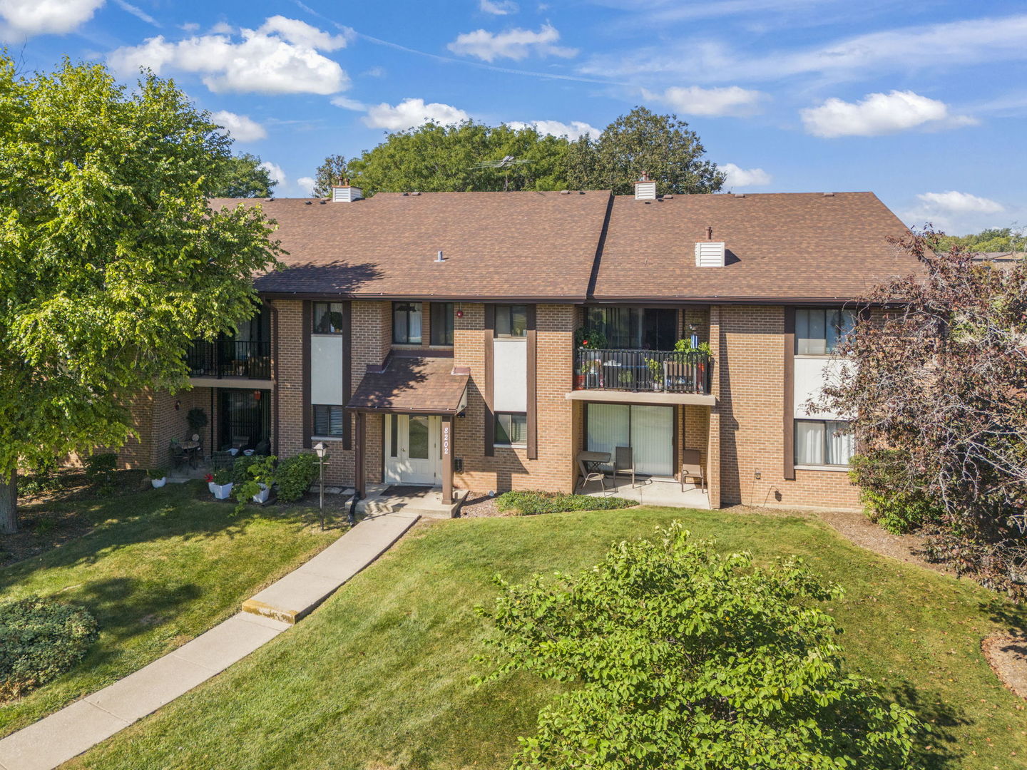 8202 Piers Drive #1302, Woodridge, IL 60517