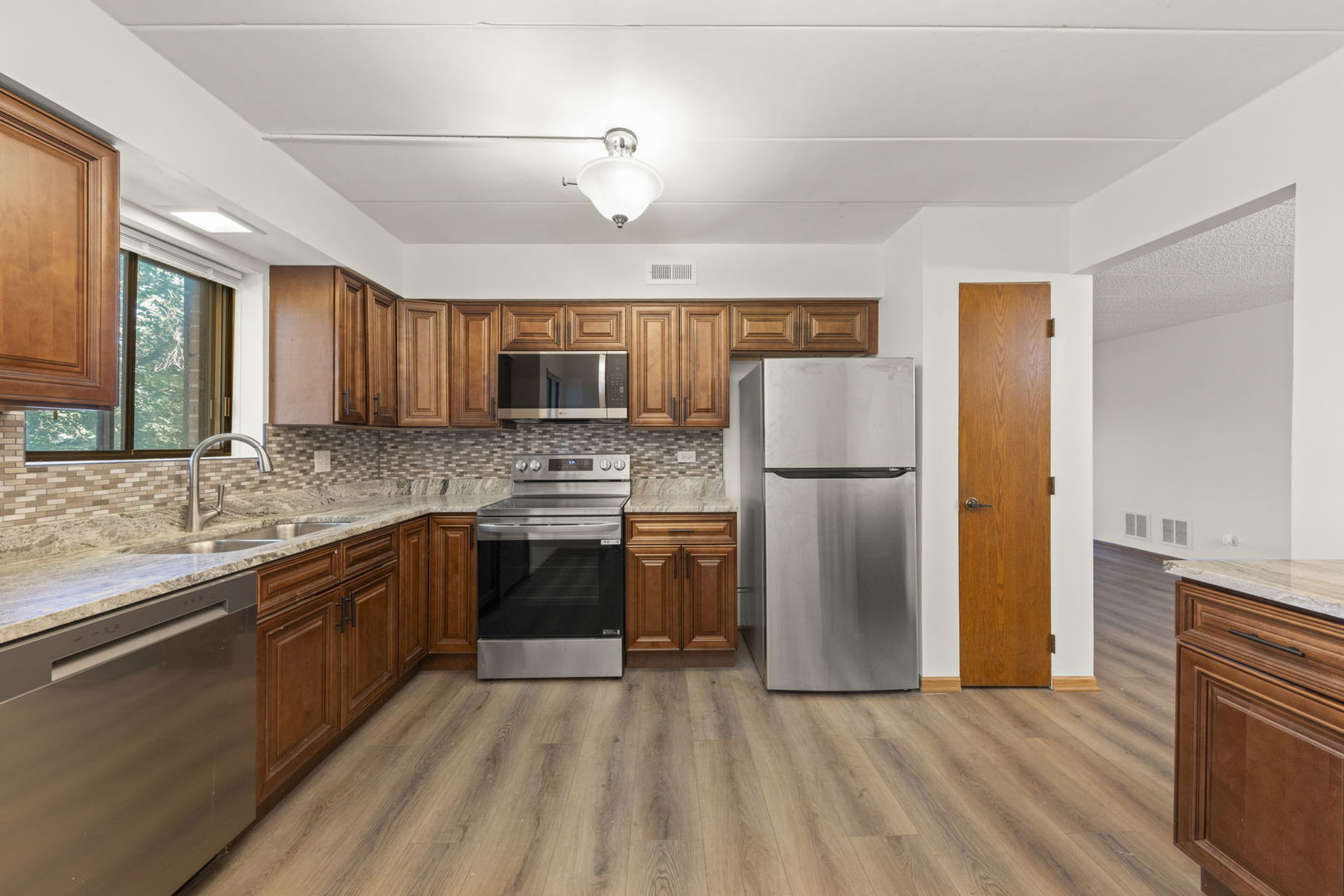 8202 Piers Drive #1302, Woodridge, IL 60517