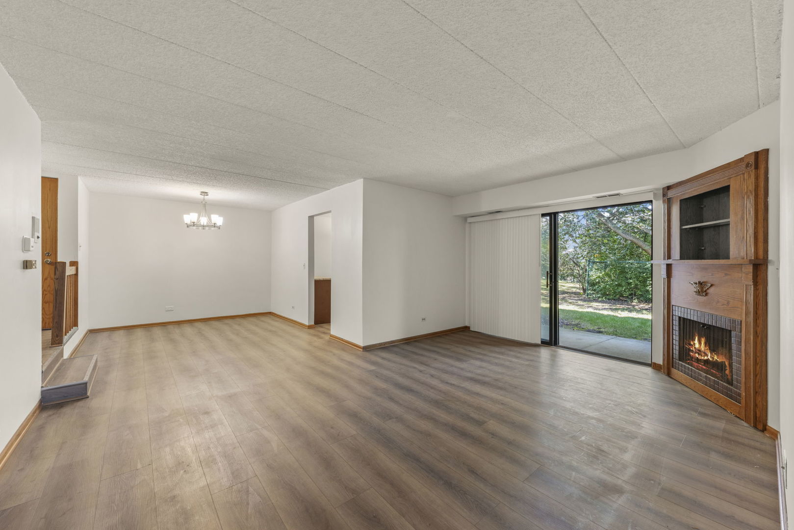 8202 Piers Drive #1302, Woodridge, IL 60517
