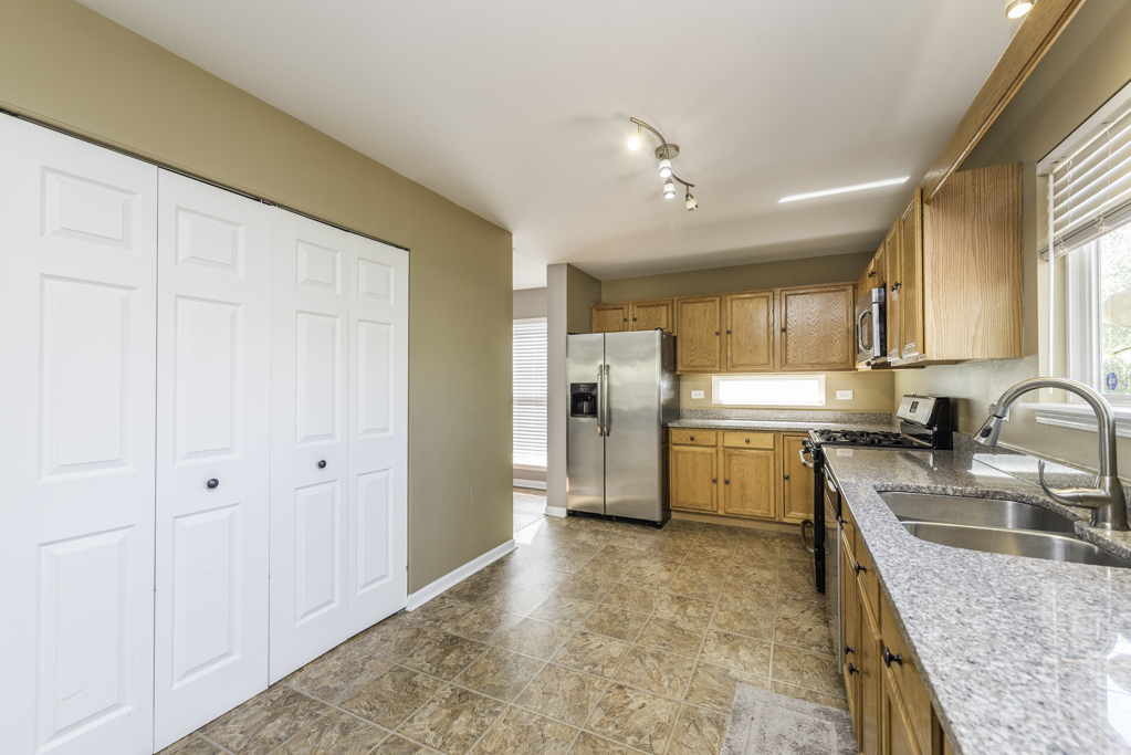 118 E Green Valley Court, Round Lake Beach, IL 60073