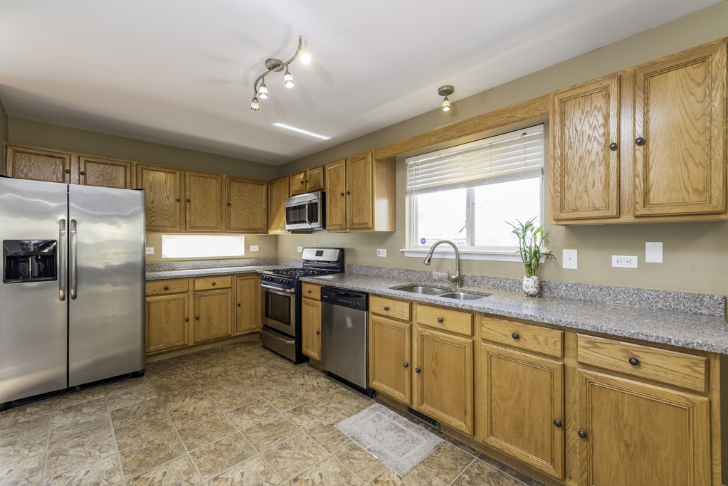 118 E Green Valley Court, Round Lake Beach, IL 60073