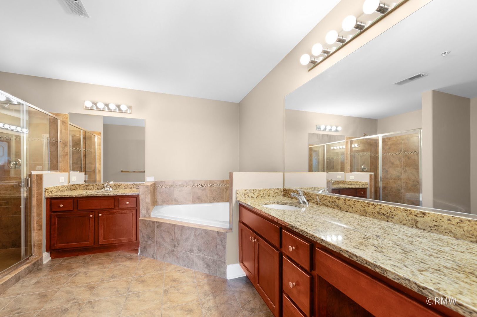 2 Itasca Place #521, Itasca, IL 60143