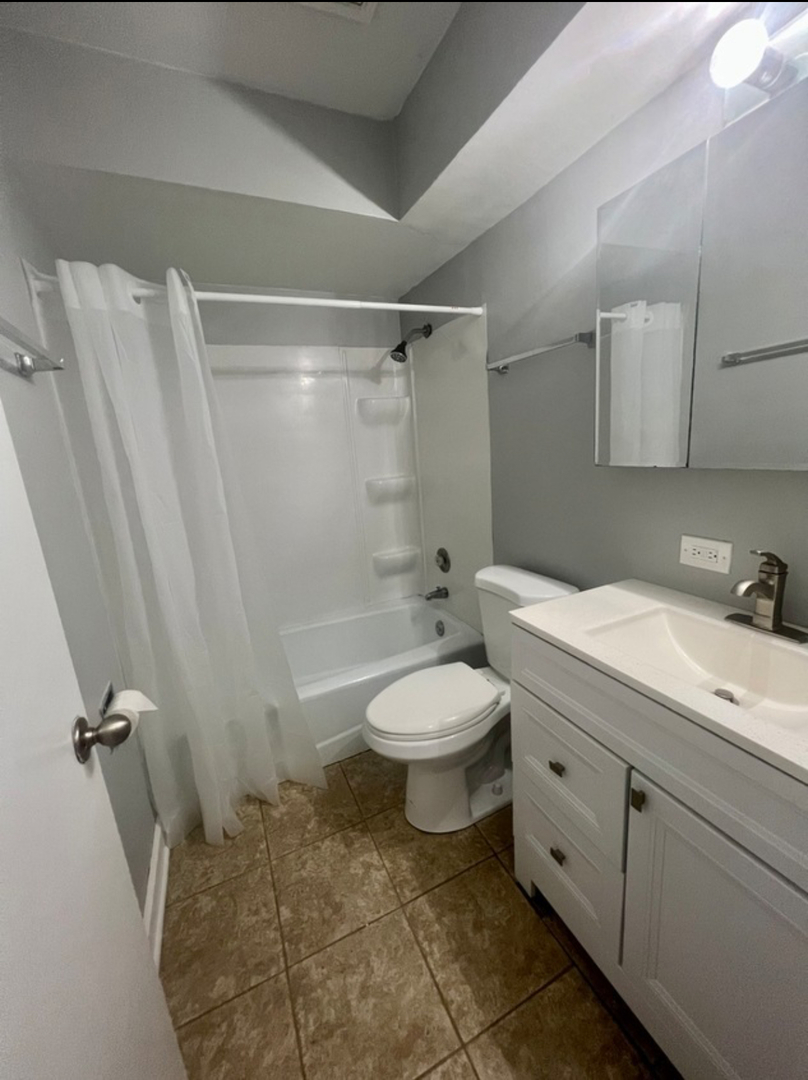 11760 S Ridgeland Avenue #2D, Worth, IL 60482