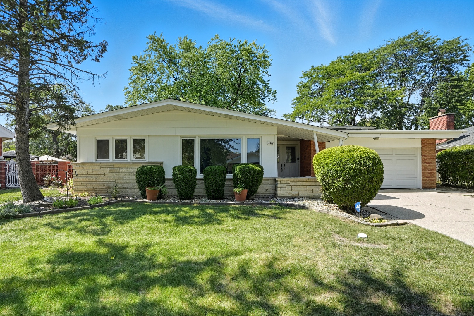16410 University Avenue, South Holland, IL 60473