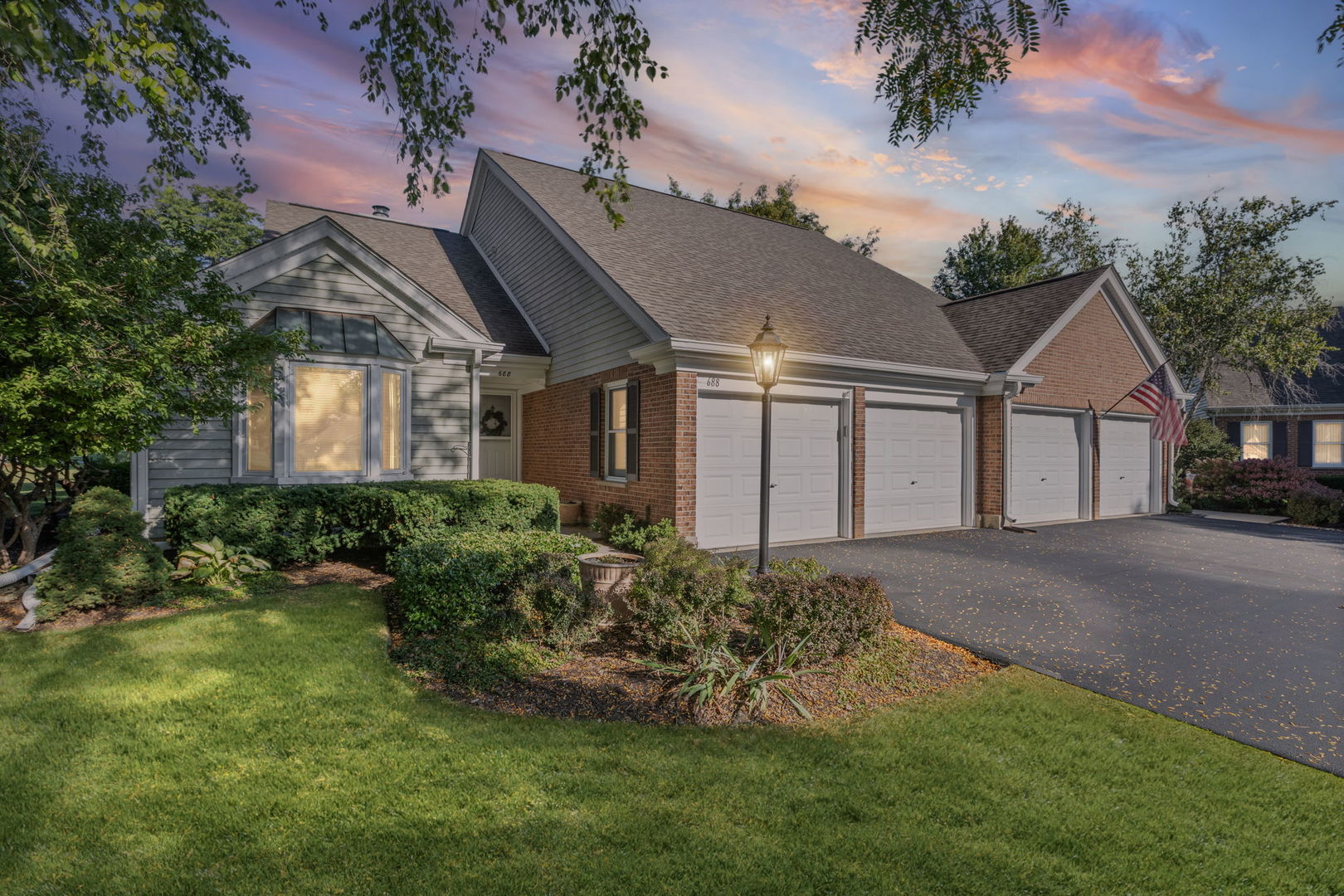 688 Glasgow Lane, Prospect Heights, IL 60070