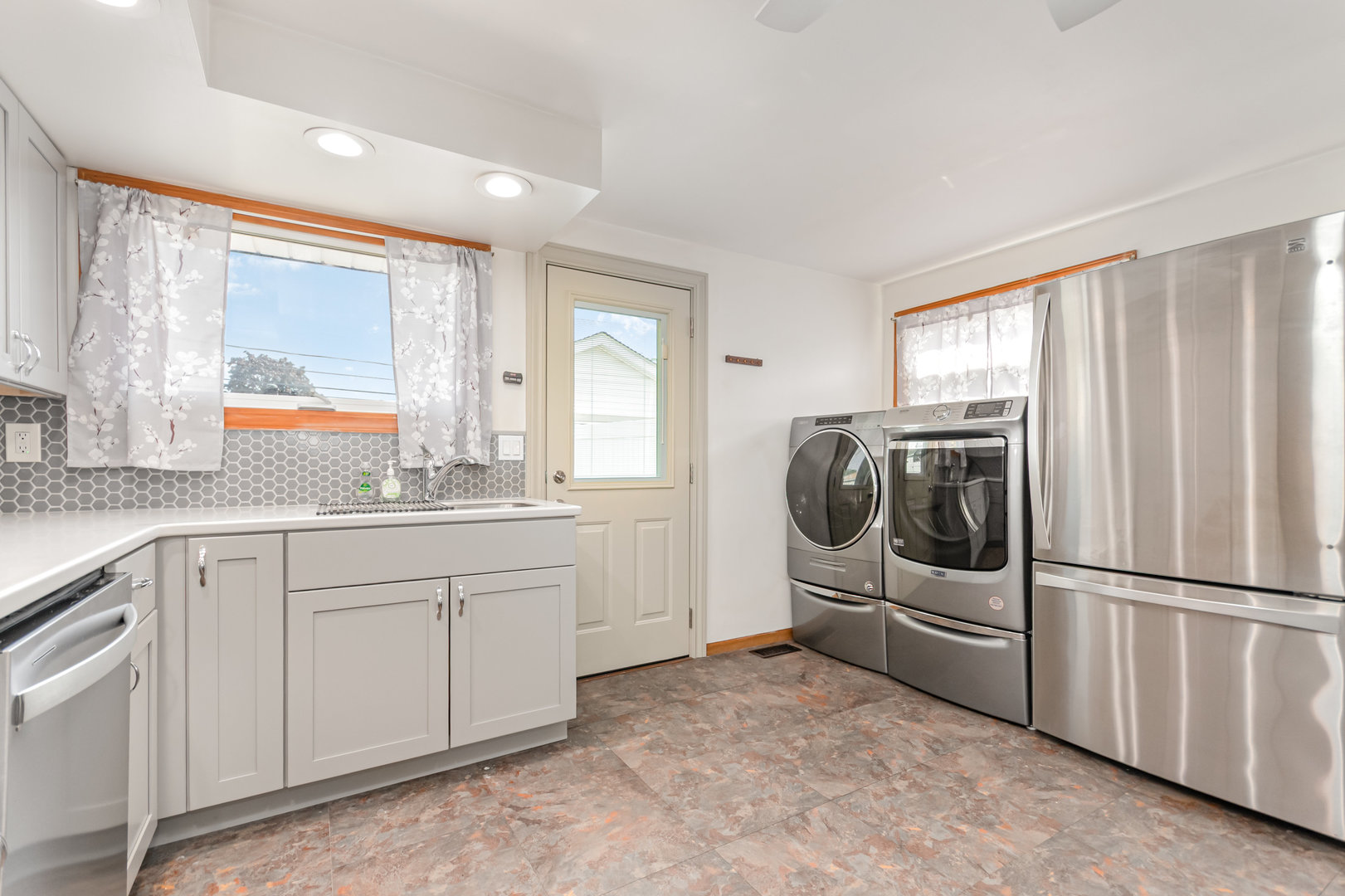 8743 S Kenton Avenue, Hometown, IL 60456